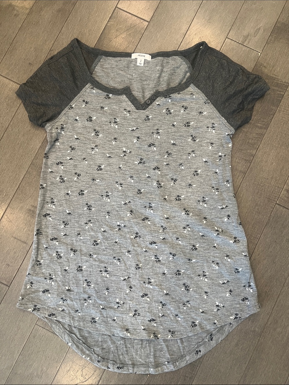 Ardene Grey Floral Raglan Short Sleeve Tee Women’s Small